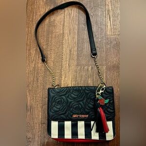 Betsey Johnson Black White Stripe Roses Crossbody Shoulder Bag Purse w Bag Charm